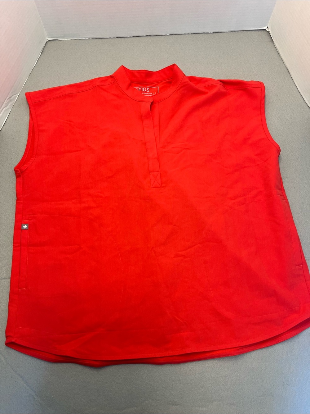 FIGS Technical Collection Womens Sleeveless Scrub Top Rafaela Solid Red Size L